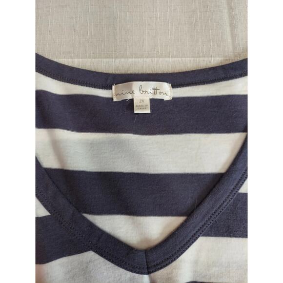 Nine Britton Womens Plus Size T-Shirt 2X Gray White Striped V-Neck - Picture 3 of 3